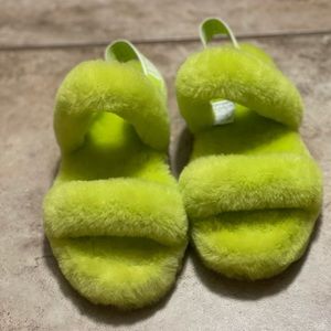 Kids Uggs fluffy slipper kids size 4